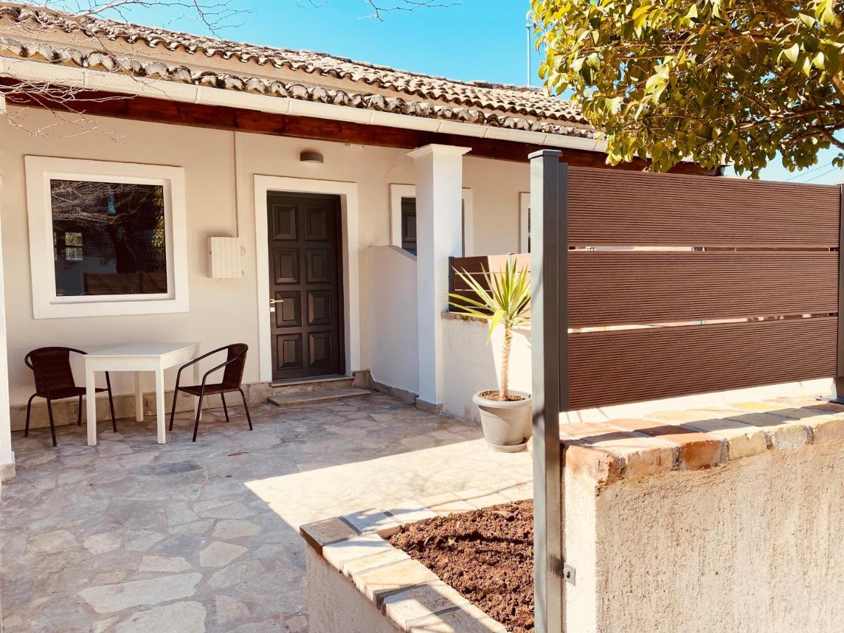 Louvros Luxury Suites Dassia  Exterior photo