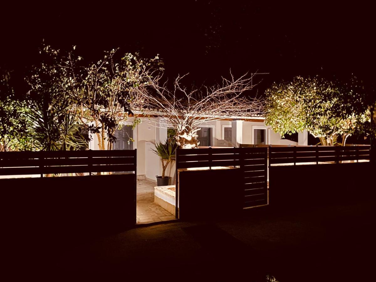Louvros Luxury Suites Dassia  Exterior photo