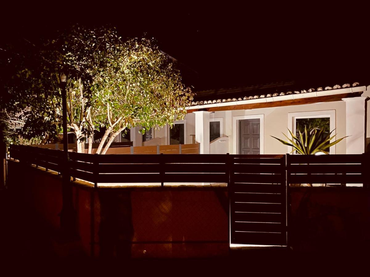 Louvros Luxury Suites Dassia  Exterior photo