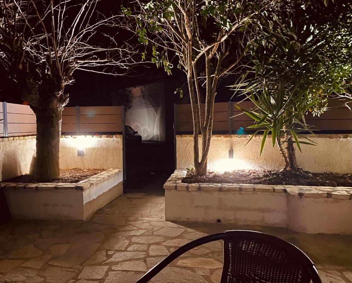 Louvros Luxury Suites Dassia  Exterior photo