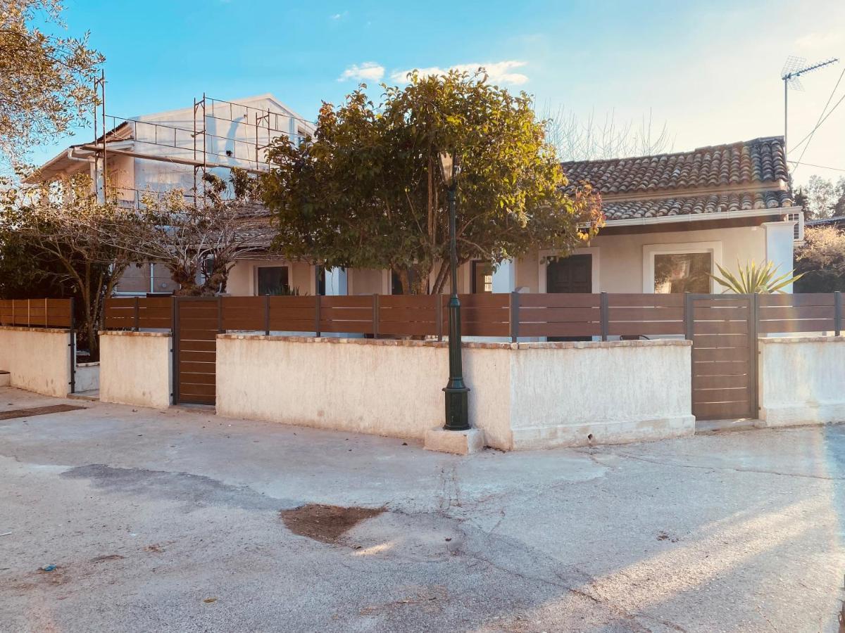Louvros Luxury Suites Dassia  Exterior photo