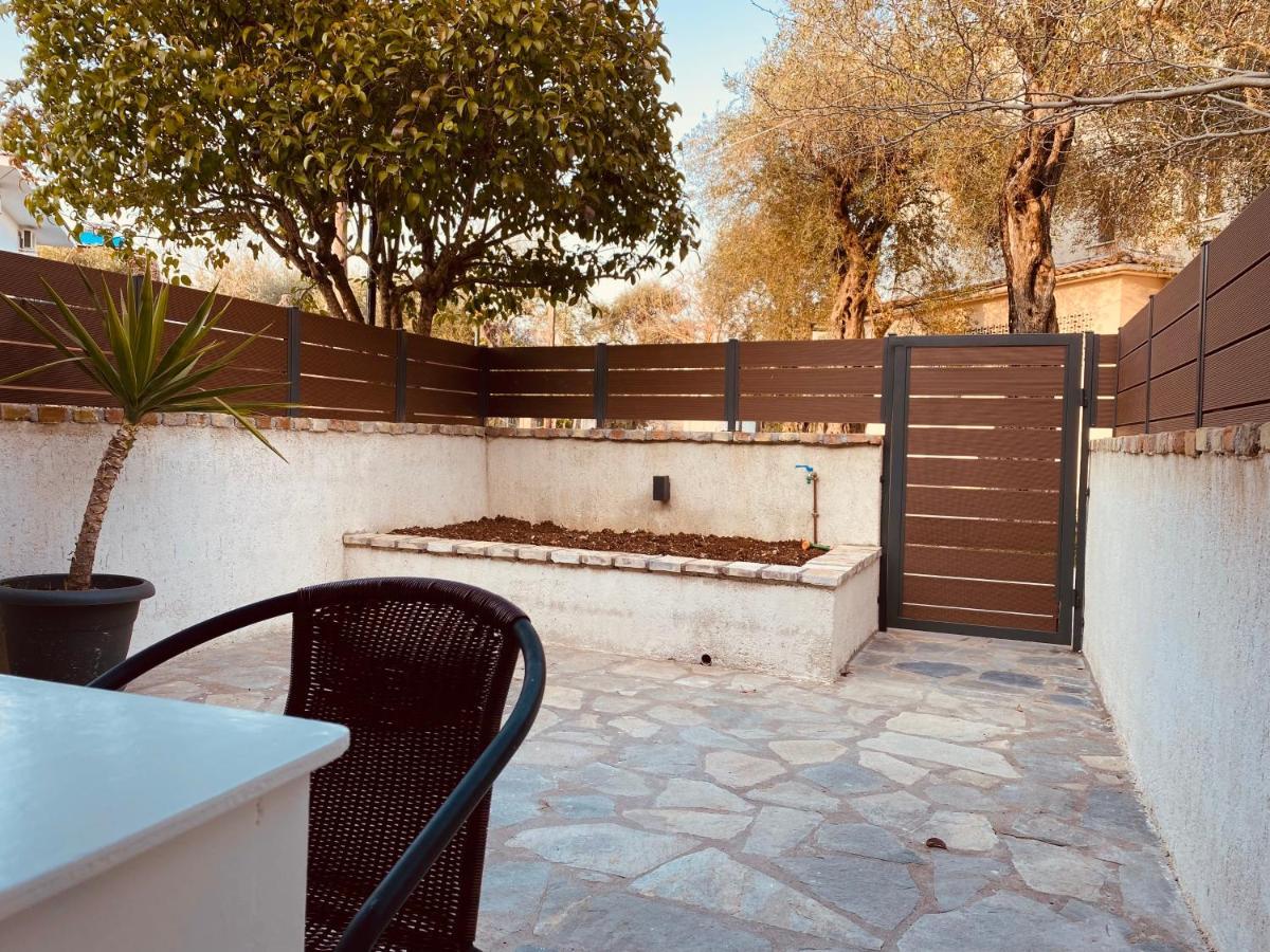 Louvros Luxury Suites Dassia  Exterior photo