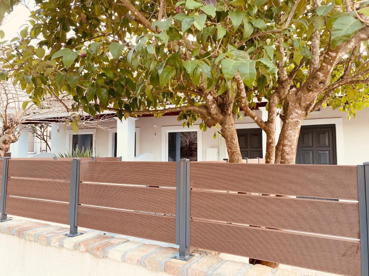 Louvros Luxury Suites Dassia  Exterior photo